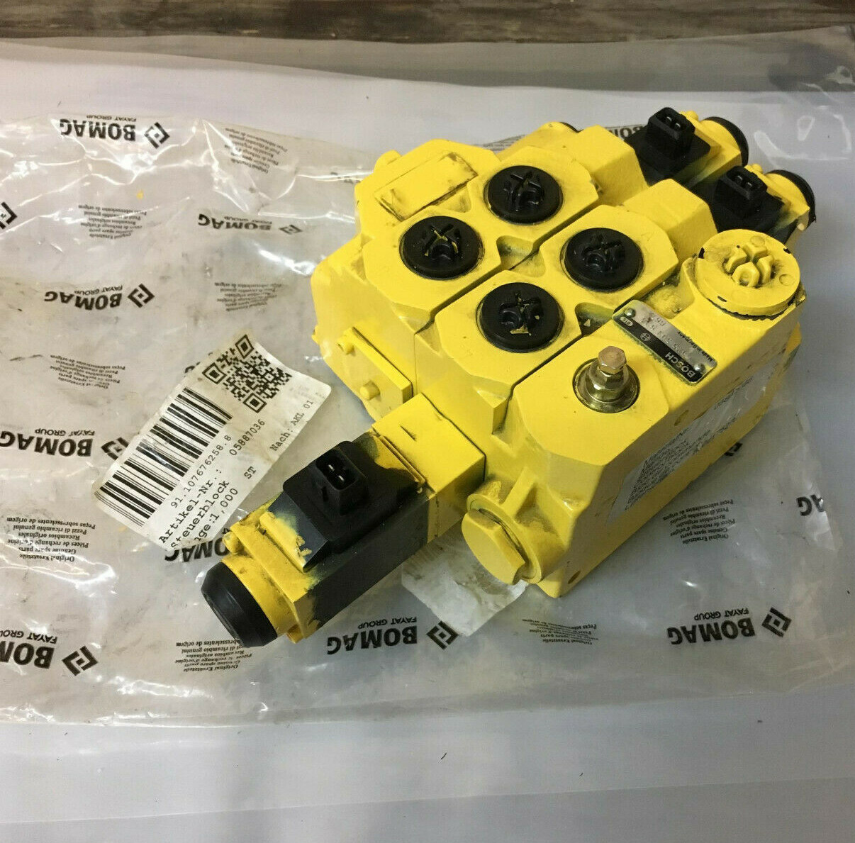 New Bosch 0528112652 Hydraulic Valve Control Block 1525503485 Bomag 05887036