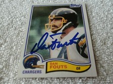 1977    DAN  FOUTS    TOPPS  # 230   CHARGERS   HAND  SIGNED  AUTOGRAPHED  !!