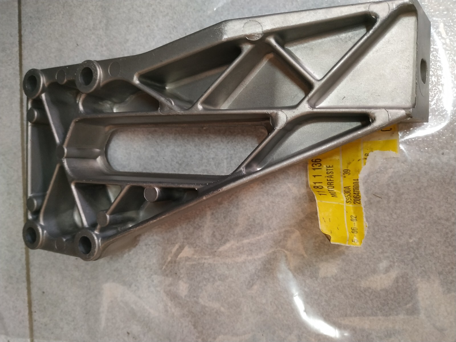 BMW E34 engine mount left M50 !NEW! GENUINE 11811136537 eBay