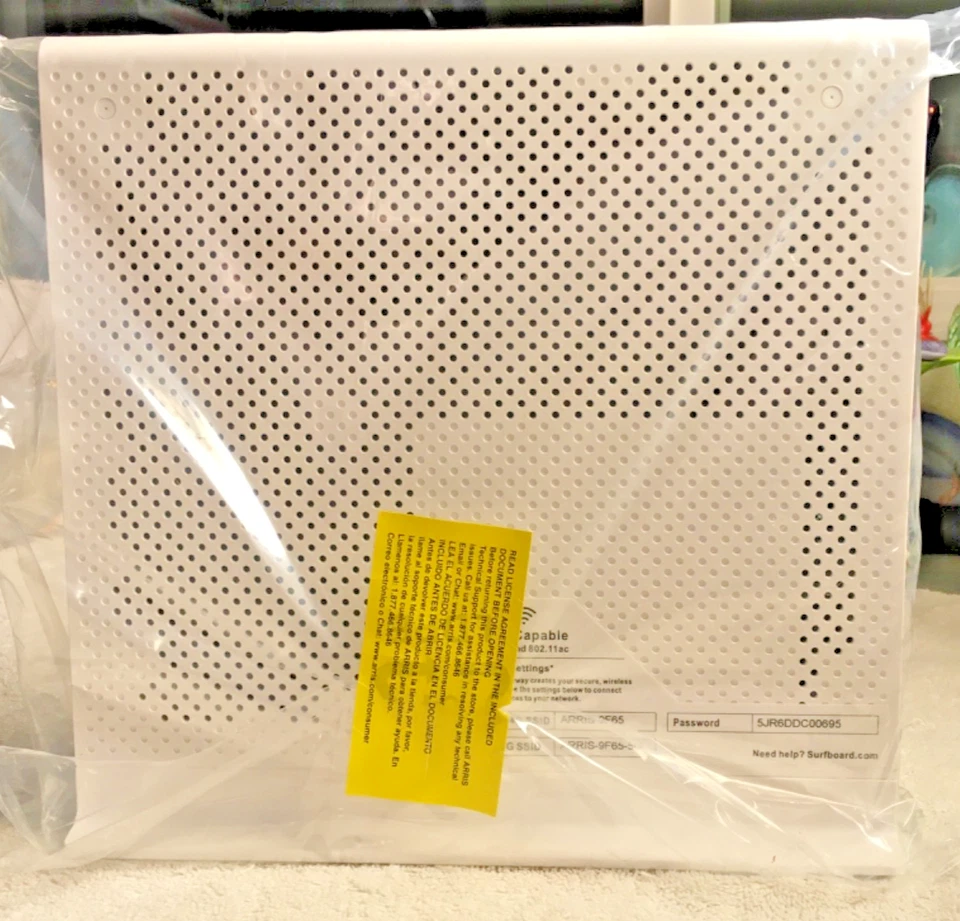 ARRIS SURFboard SVG2482AC DOCSIS 3.0 Internet Voice & WI-FI Cable Modem - Image 4 of 4