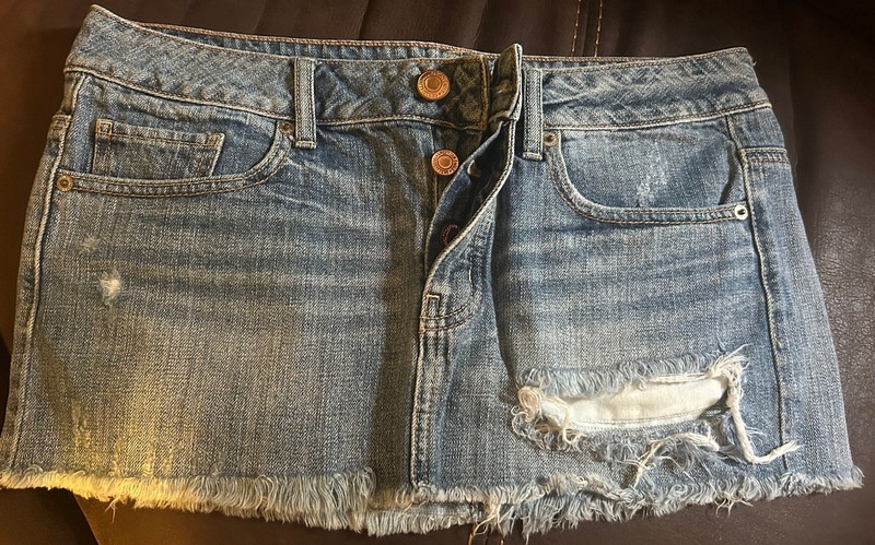 American Eagle 1540 Retro Denim Distressed Button Fly Mini Skirt Size 6