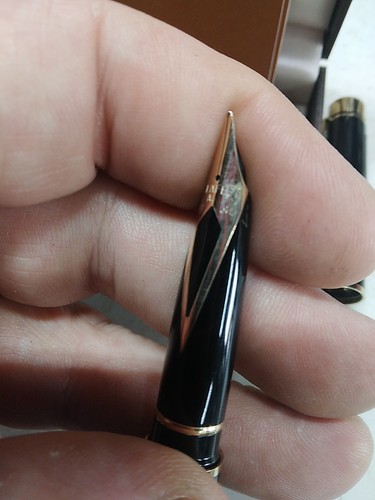 Sheaffer Targa Gold Electroplated 14k Gold Broad Fountain Pen w/ Tan Box & Refil - Picture 4 of 6