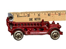 Excelent Condition 1930s cast iron fire truck / ladder truck