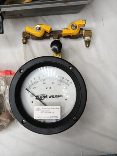 Zurn Wilkins Valve Backflow Prevention Assembly Tester model 840 - Picture 5 of 13