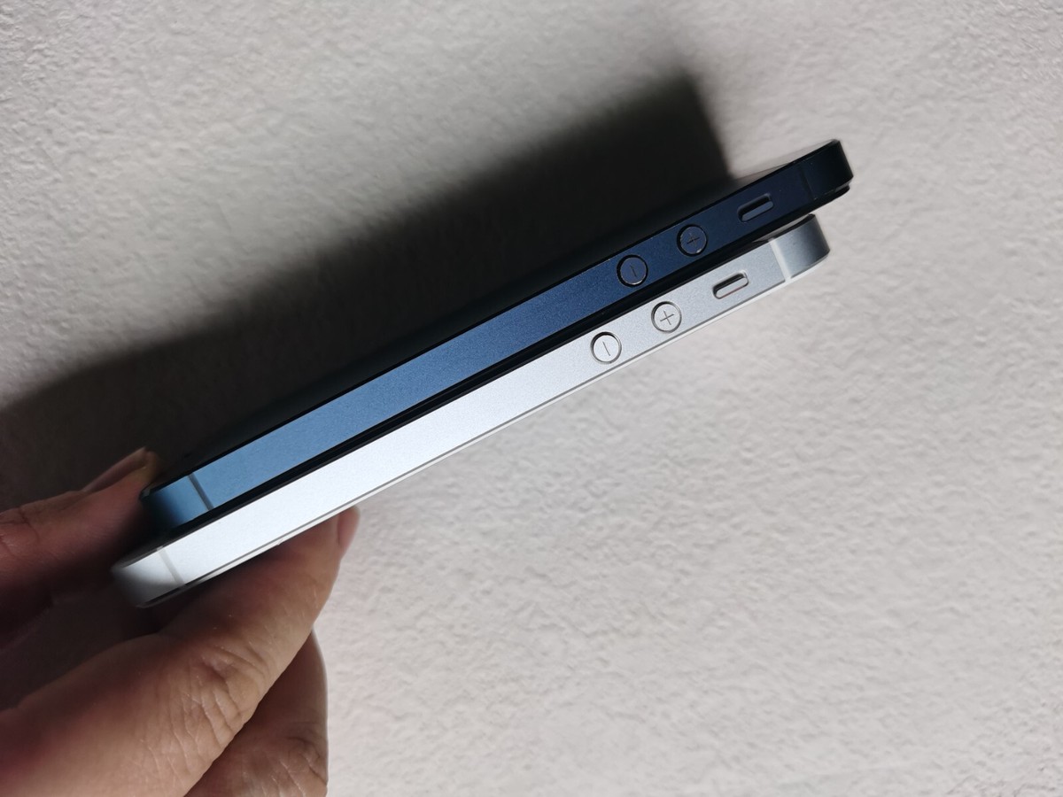 iOS 6 / iOS 7 Apple iPhone 5 Unlocked 16GB Black Silver