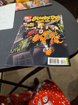Scooby-Doo Where are You?  Jan. '11 Hut...Hut...YIKES! Comic Book