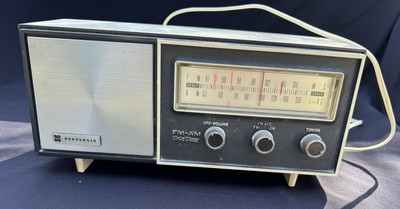 Vintage Panasonic RE-6137 AM FM Solid State 2 Band 7 Transistor 