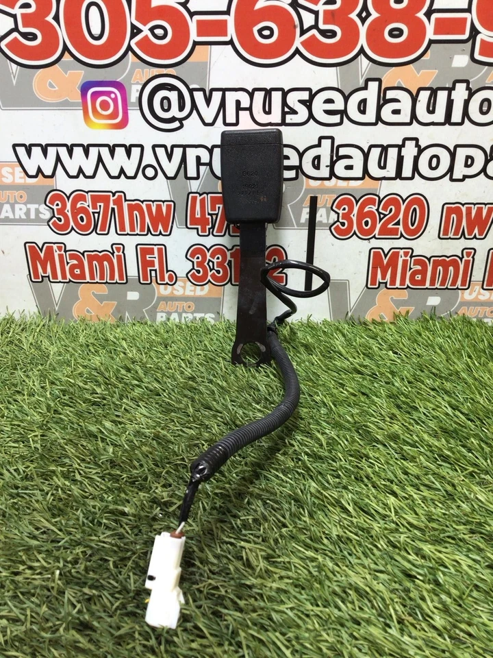 ✅ Toyota Camry 2017 hebilla de cinturón de seguridad izquierda Pn: D5836409 OEM Foto 2 de 4