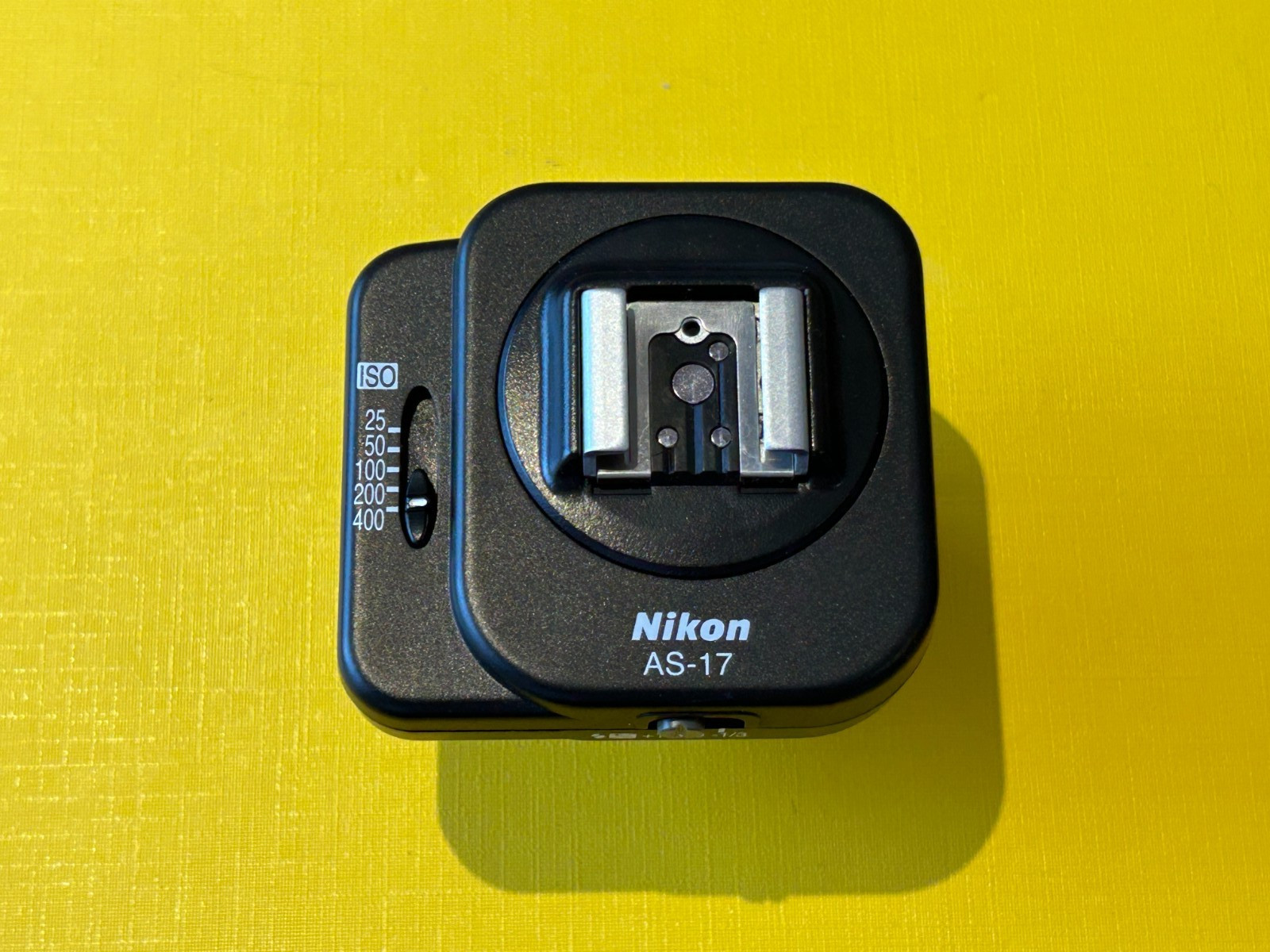 Acoplamiento de flash Nikon AS-17. Acoplador de unidad de flash Nikon AS 17 TTL.