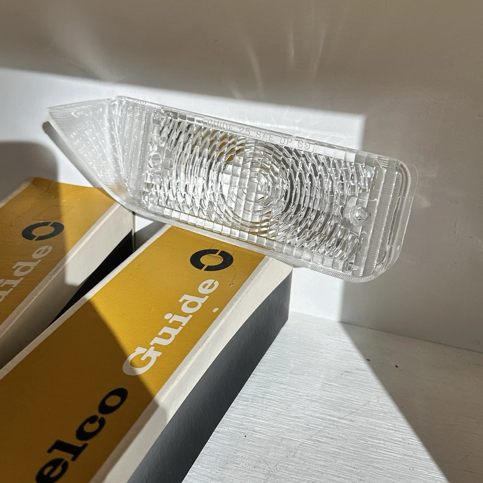 New OEM 1969 Pontiac P/8 Bonneville Catalina Executive RH LH Park Lamp Lens GM - Image 4 of 4