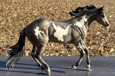 Breyer BreyerFest 2014 Latigo Loping Quarter Horse Platinum Star