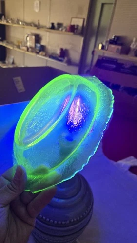 URANIUM VINTAGE GREEN DEPRESSION GLASS Serving Flat Dish