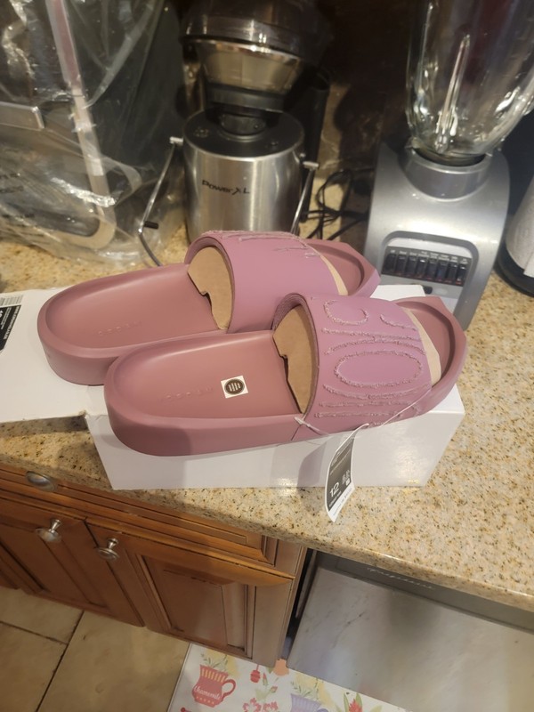 JORDAN WOMENS SLIDES SIZE 12