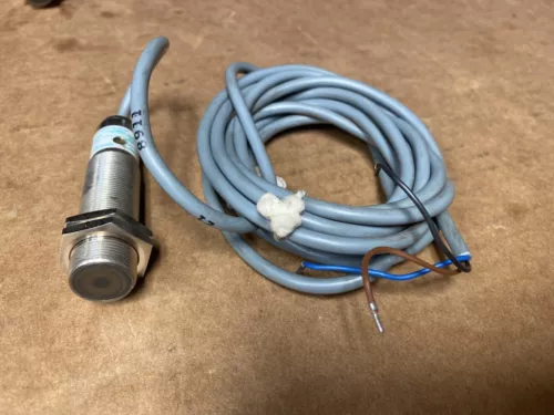 NEW Eaton Cutler Hammer E57LAL18T111SS Proximity Switch Series B1 FAST SHIPPING