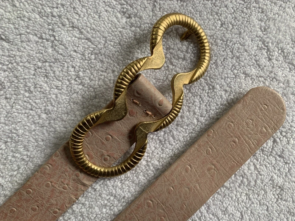Cinturón De Colección Carlisle Años 80 Para Mujer Pequeño Cuero Oro Rosa Avestruz Repujado Hecho en EE. UU. Foto 2 de 4