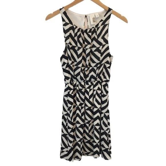 Vestido Francescas Talla Pequeña Negro Blanco Plisado Sin Mangas Cintura Elástica Foto 2 de 4