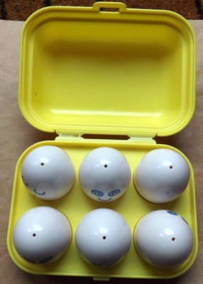 Vintage TOMY Play n Learn Verstecken & Quietschen Spielzeug Eier Form Sortierer Eierbox