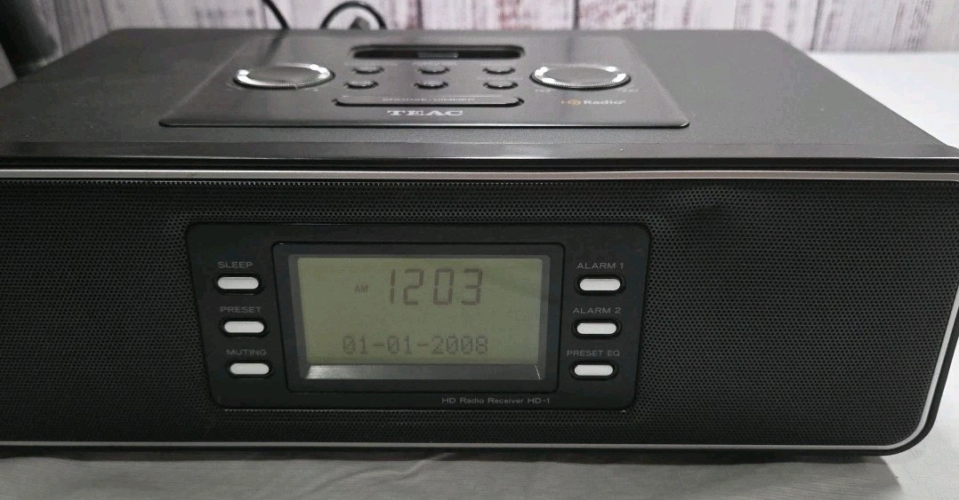 TEAC HD-1 AM/FM HD Radio Receiver Alarm Clock iPod Dock 20 Presets Avail