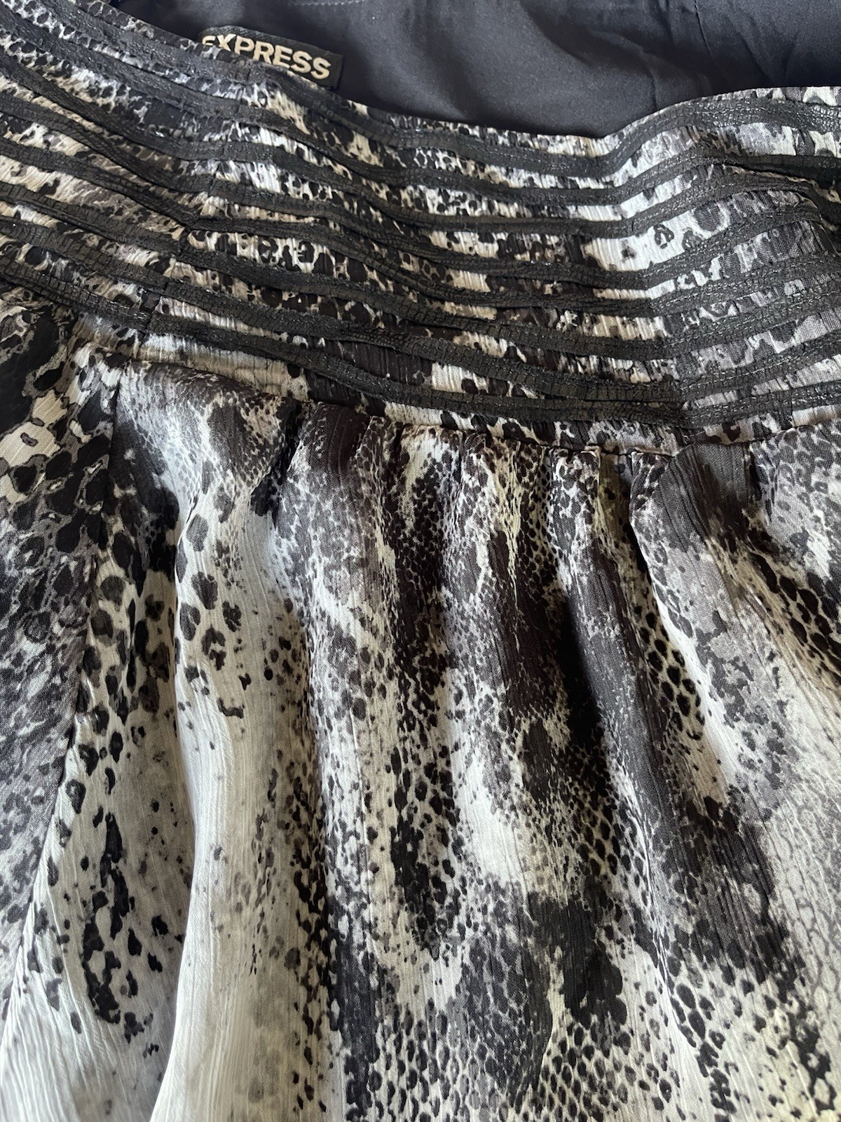 Express Snake Pattern Flared Mini Skirt Black And… - image 4