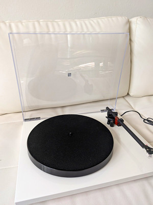 Rega Planar 1 Belt Drive Turntable White w/ Dust Cover, RCA, 33.3/45