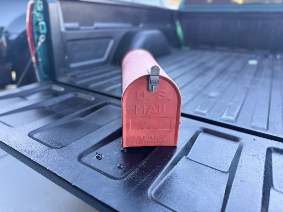 Vintage Solar Group Distressed Black Metal Rural Farmhouse Mailbox, Made in USA - Image 3 of 4