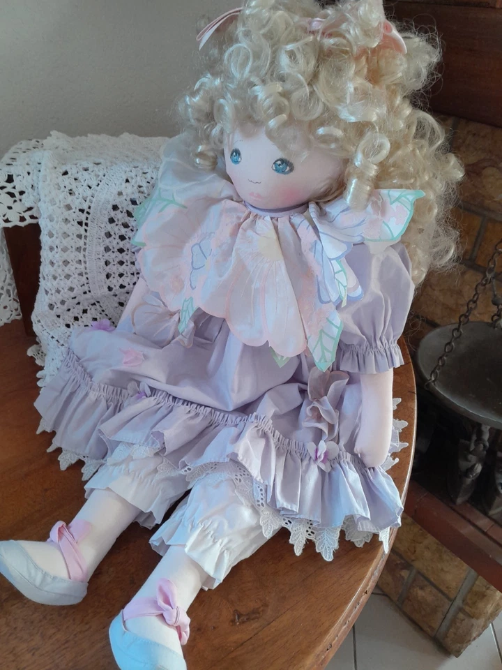 VINTAGE COLLECTOR GRANDE POUPEE MUNDIA EN CHIFFON 62 CM CREATION EXCLUSIVE - Photo 3/4