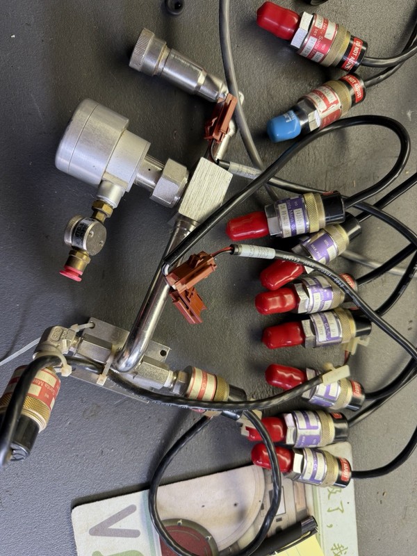 11 Wasco Pressure Switches. 0090-09163 and 0090-09162