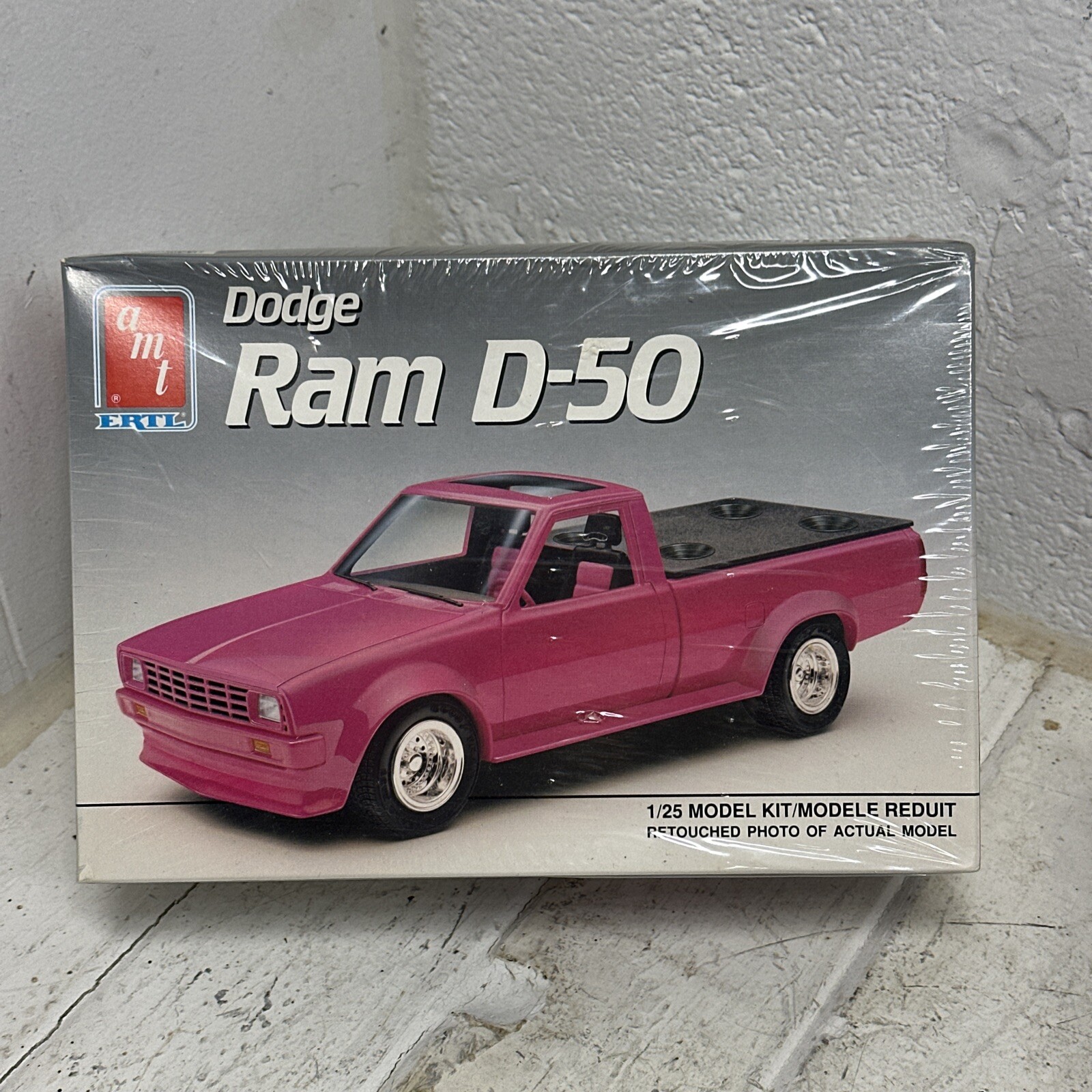 AMT/Ertl '91 Dodge Ram D-50 Truck Vintage 1991 1:25 Model Kit NEW Lowrider