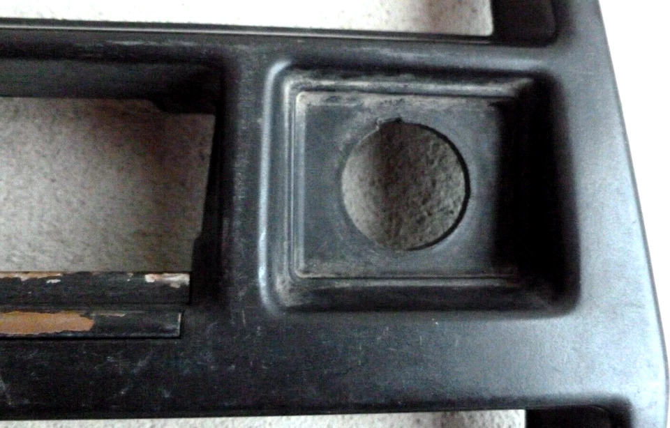 OEM Nissan D21 Pickup Truck Center Dash Surround Trim Stereo Cluster Radio Bezel - Изображение 3 из 4