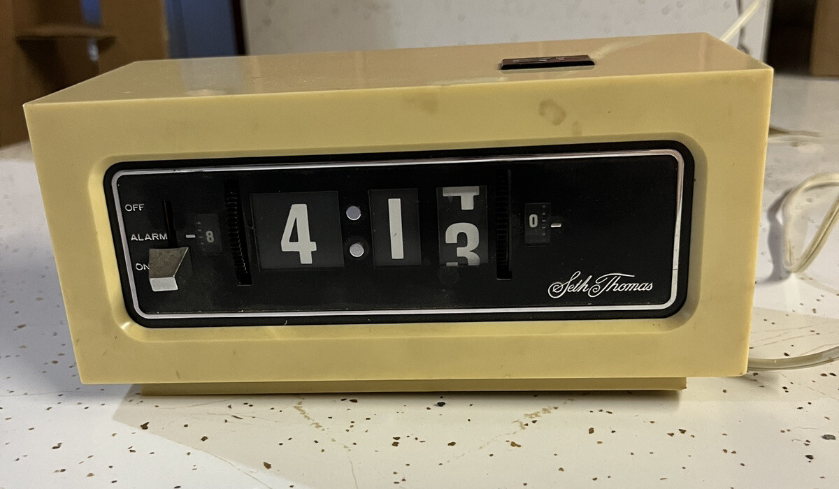 Vintage Seth Thomas Speed Read Lite Flip Alarm Clock # 824 Model