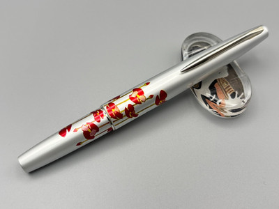 Pilot Fountain Pen White Floral Pattern Short Body 14K Gold Fine Nib Japan