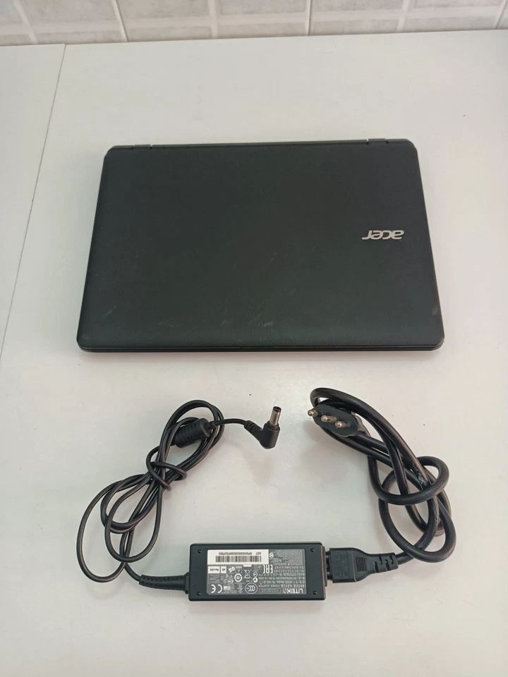 Acer Aspire ES1 Aspire E11 Con Alimentatore Si Accende Ma Leggi Descrizione.  - Immagine 2 di 4