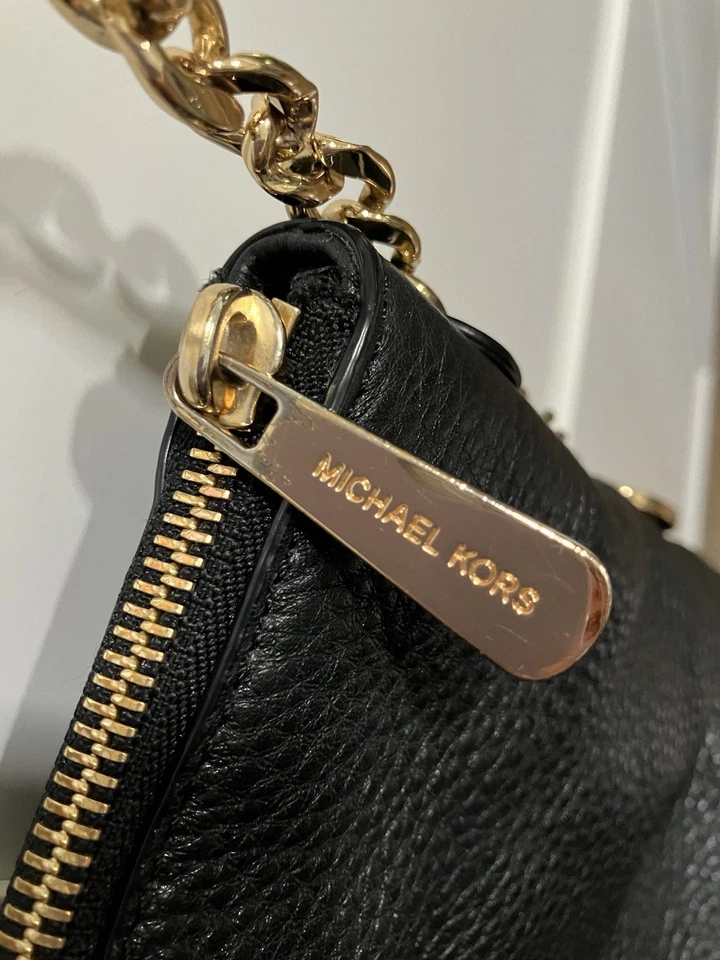 Michael Kors Black Leather Crossbody Shoulder Bag Gold Hardware Good Condition! - Image 4 of 4