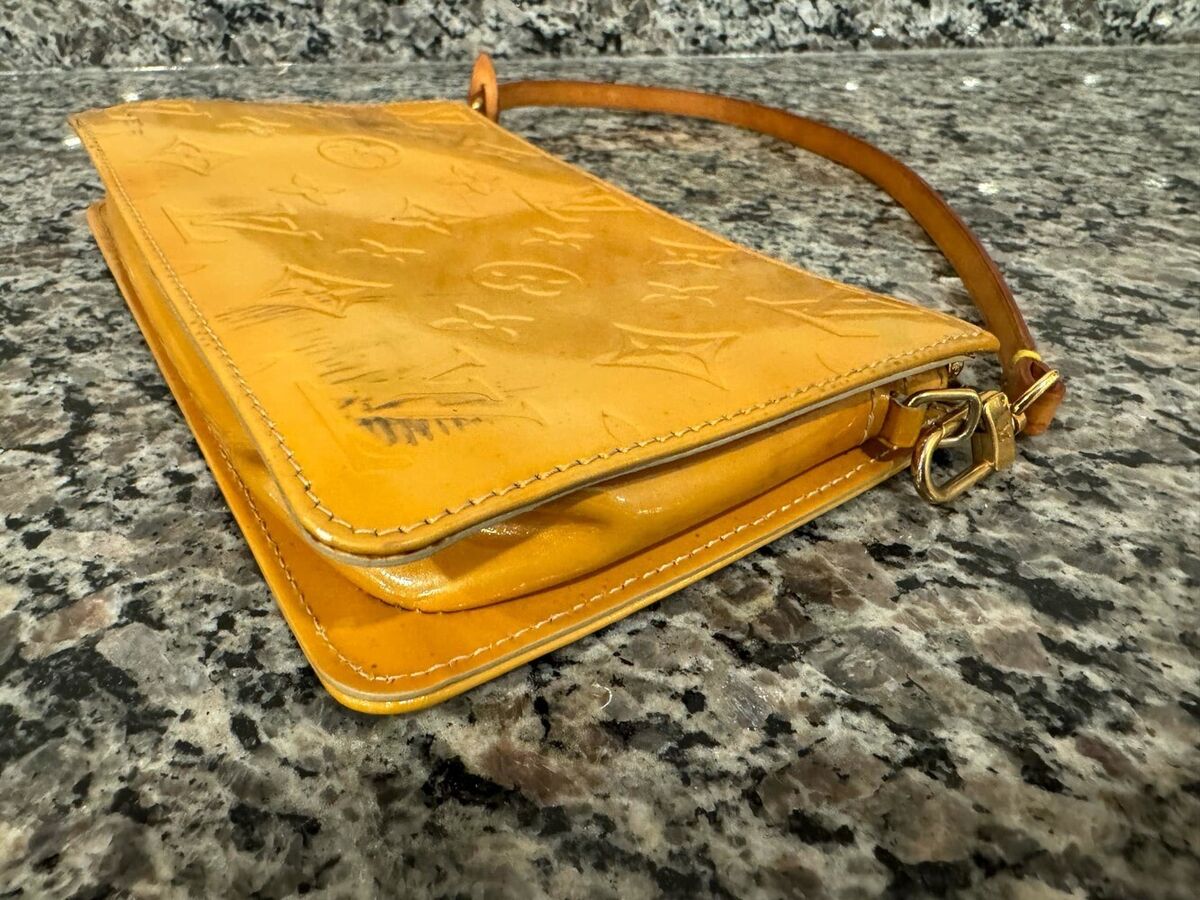 Louis Vuitton Lexington Pouch Vernis Monogram VI0989 - VWG Louis Vuitton Lexington Pouch Vernis Monogram VI0989 - VWG