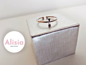 Anello con iniziale i taglia unica regolabile + confezione regalo in  omaggio | eBay