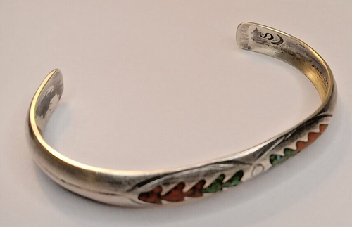 Vintage Stanley Bain Navajo Sterling Cuff with Crushed Coral and Turquoise Inlay - Bild 2 von 10