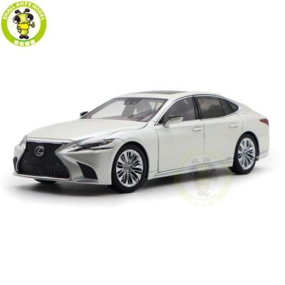 Lexus LS600h 1:18 ホワイト Lexus LS600h 1:18 ホワイト 1/18 AUTOart Signature Lexus LS LS600HL