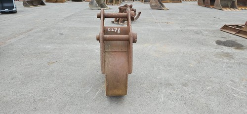 450mm Digging Bucket w/ 70mm Pins - Used - Price £675.00 + VAT @ 20% - C278 - Picture 2 of 8
