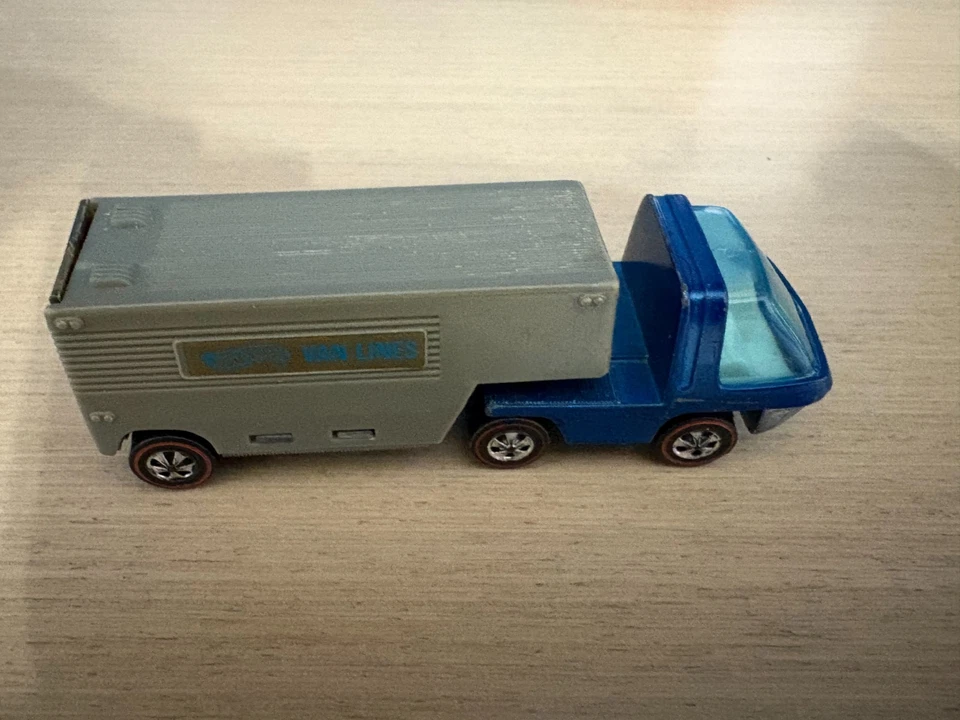 Lotto 5 auto Hot Wheels Redlines 1970 camion dei pompieri (2) rimorchio camion ambulanza furgone in movimento - Immagine 3 di 4