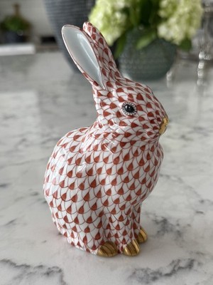 HEREND Bunny Rabbit Sitting Red Rust Fishnet Figurine 5.5 inches tall- Pristine!