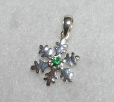 Snowflake Pendant with Green Crystal 925 Sterling Silver