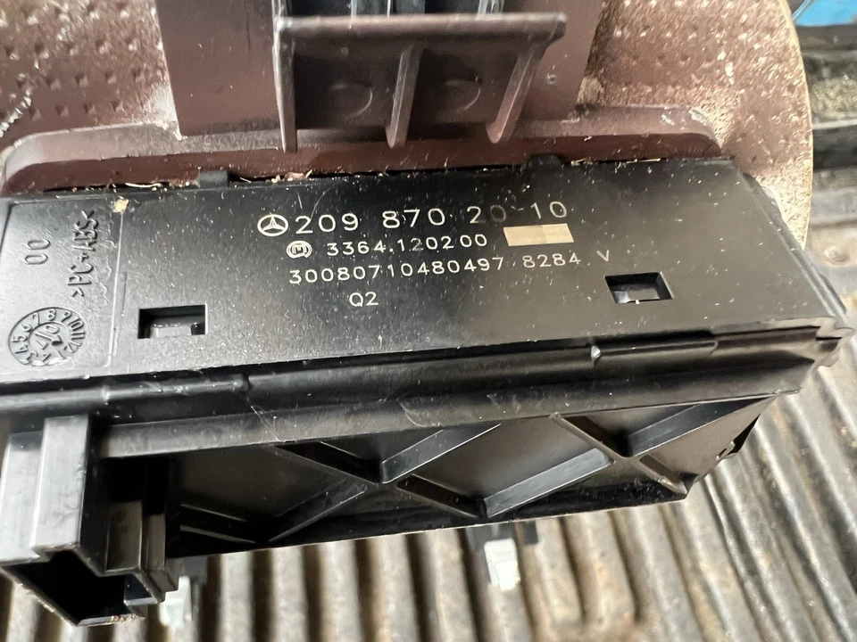 Mercedes Benz CLK350 2008 consola central palanca de cambios bisel madera 2096803807 usado Foto 2 de 2