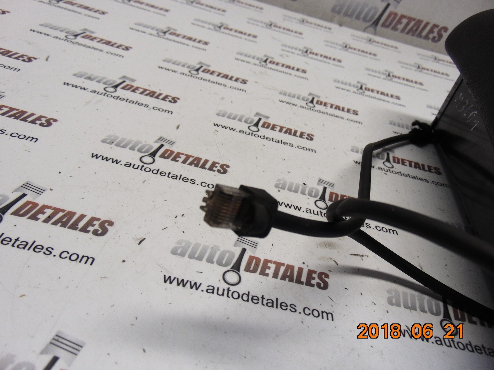 Mercedes CClass W203 center console armrest lid storage E037612023