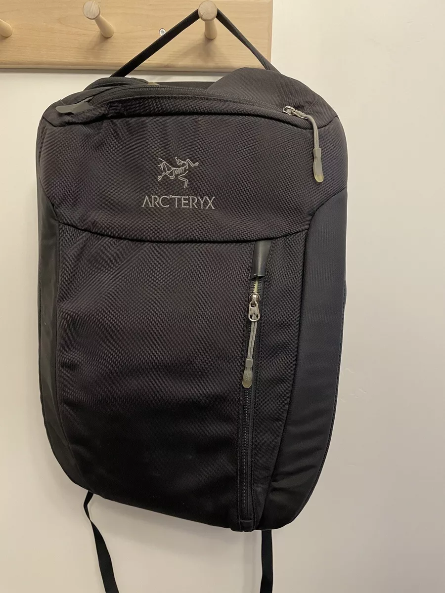 Arcteryx Blade 30 Travel laptop work gum backpack