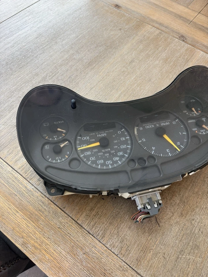 1999 to 2004 GMC JIMMY Cluster Gauge Speedometer MILES 222,577 - Image 3 of 4