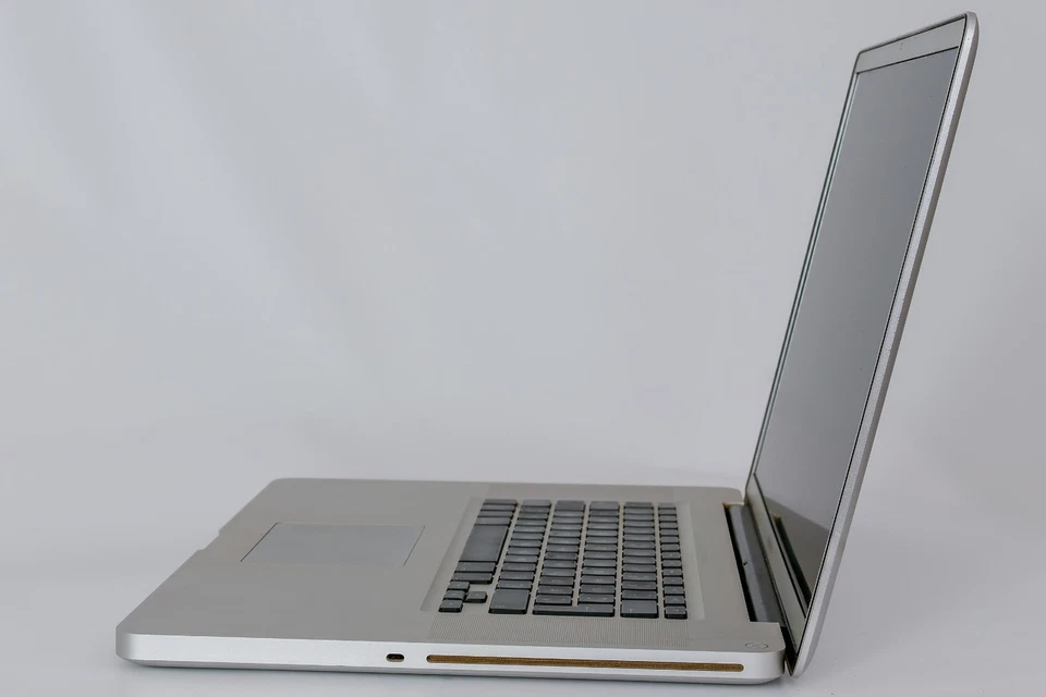 MacBook Pro (17 Zoll, Mitte 2010), 2,66 GHz Dual-Core Intel i7, 8GB RAM, 2x 1TB - Bild 3 von 4