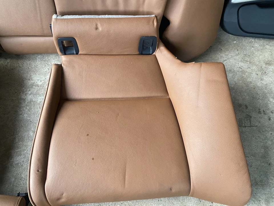 2009 BMW 335i coupe interior seats and trim - Image 4 of 4