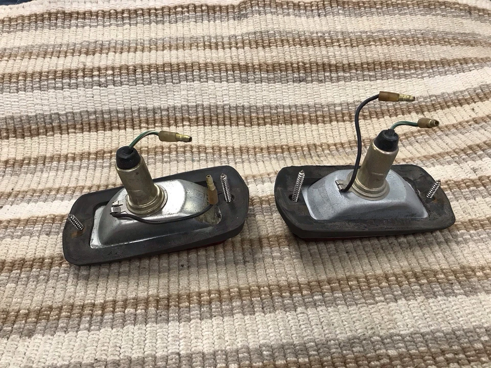 Par de luces marcadoras laterales traseras rojas Datsun OEM 240Z 260Z 280Z 1970-78 Foto 4 de 4