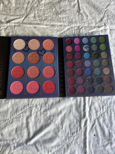 Karol G & Shakira Eyeshadow Palette - Picture 3 of 6