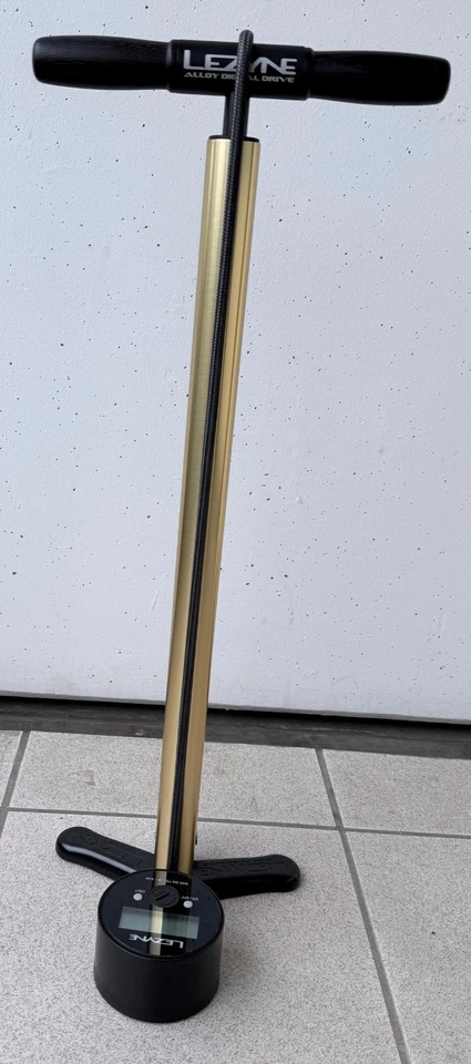 Standpumpe Lezyne CNC Digital Drive 3.5 Gold HV High Volume